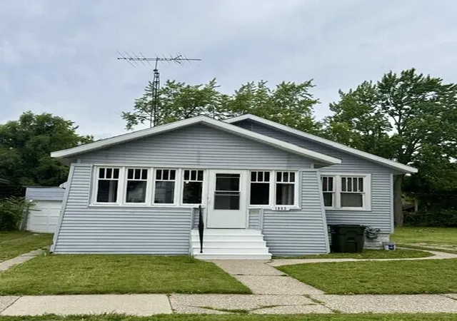 Photo 1 of Single family home for sale at 1863 Manz St, Muskegon, MI 49442 | MLS# 71026034292 | Listing updated on 2026-10-07