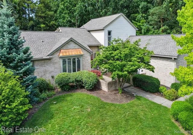 4th image of 3400 Wedgewood Dr, Rochester Hills, MI 48306 | MLS# 20261051814