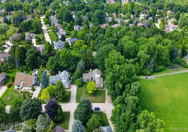 5th image of 3400 Wedgewood Dr, Rochester Hills, MI 48306 | MLS# 20261051814