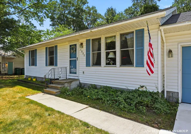 Photo 1 of Sale Pending at 1095 Becker Rd, Muskegon, MI 49445 | MLS# 71026034296 | Listing updated on 2026-08-31