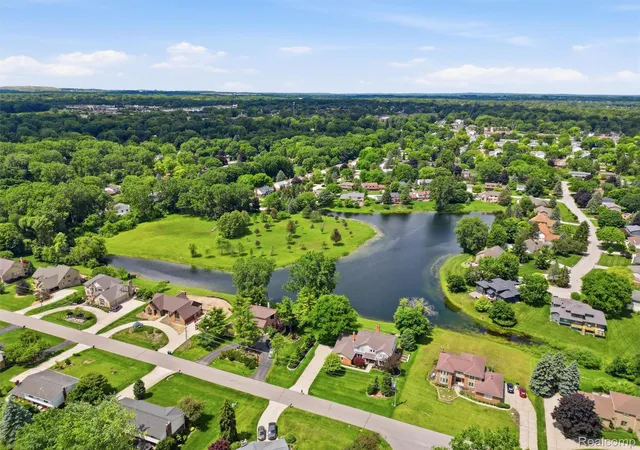 3rd image of 2463 Kimberly Fair St, Rochester Hills, MI 48309 | MLS# 20261051830