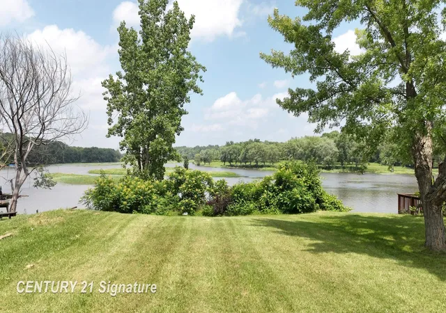 1st image of 5848 N Lake Dr Dr, Sanford, MI 48657 | MLS# 61050214031