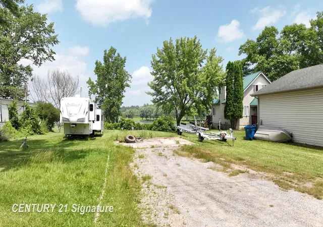 11th image of 5848 N Lake Dr Dr, Sanford, MI 48657 | MLS# 61050214031