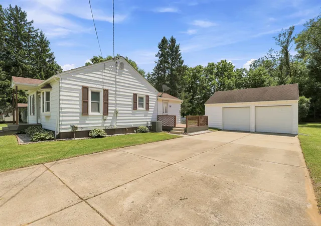 Photo 1 of Sale Pending at 213 Peacock Walk, Jackson, MI 49202 | MLS# 58050214033 | Listing updated on 2026-08-04
