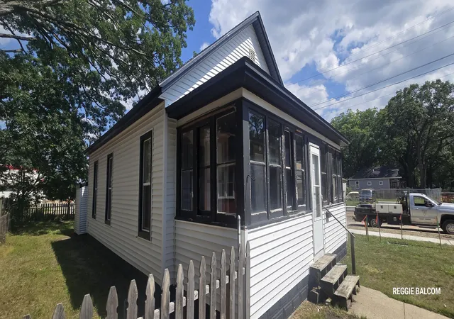 Photo 3 of Single family home for sale at 2744 8th Street, Muskegon, MI 49444 | MLS# 71026034320 | Listing updated on 2026-09-09