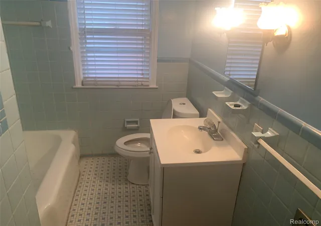 Photo 3 of Multi family home for sale at 17195 17197 Stoepel St, Detroit, MI 48221 | MLS# 20261051892 | Listing updated on 2026-08-25