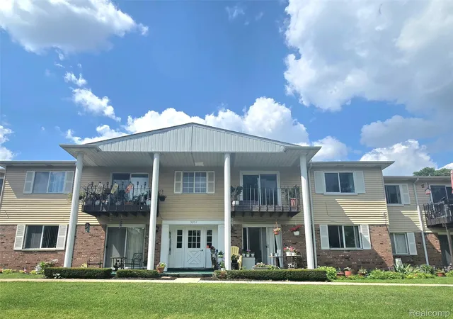 Photo 3 of Condo for sale at 5251 Highland Rd #214, Waterford, MI 48327 | MLS# 20261051896 | Listing updated on 2026-09-01