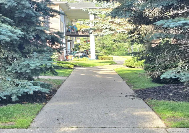Photo 4 of Condo for sale at 5251 Highland Rd #214, Waterford, MI 48327 | MLS# 20261051896 | Listing updated on 2026-09-01