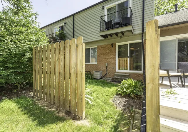 Listing Photo 5 - Condo for sale in building located at 3351 Burbank Dr, Ann Arbor, MI 48105