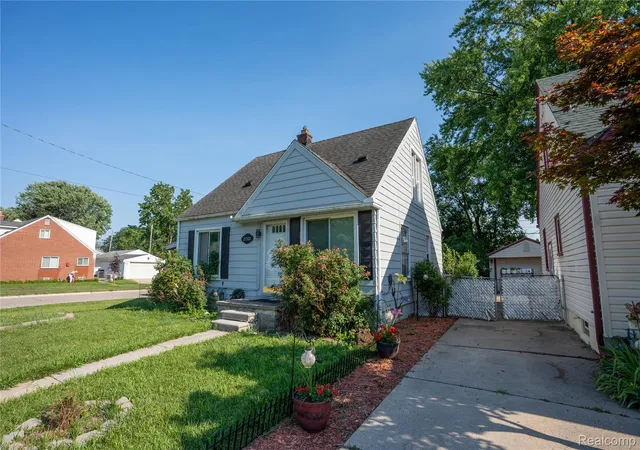 Photo 1 of Single family home for sale at 21501 Carlysle St, Dearborn, MI 48124 | MLS# 20261051903 | Listing updated on 2026-08-26