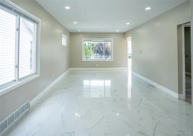 Photo 4 of Single family home for sale at 5725 Bingham St, Dearborn, MI 48126 | MLS# 20261051908 | Listing updated on 2026-09-30