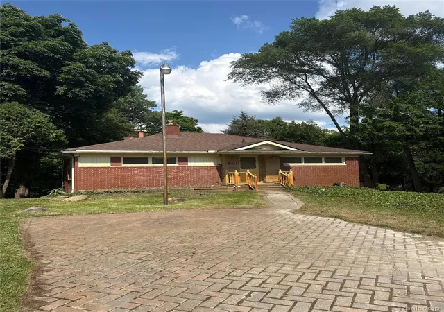 Photo 2 of Single family home for sale at 5910 Lakewood Blvd, Clarkston, MI 48346 | MLS# 20261051907 | Listing updated on 2026-08-27