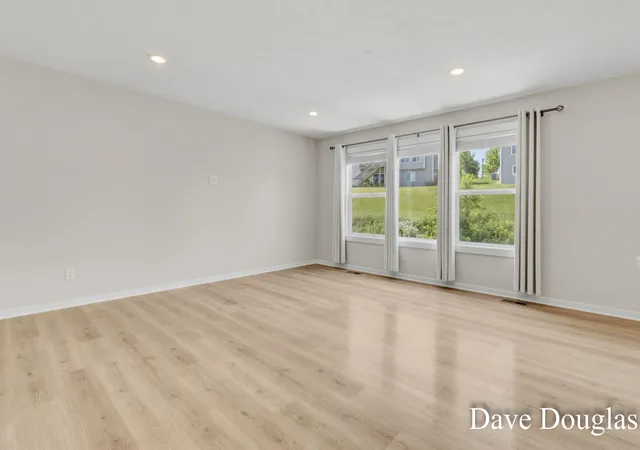 Photo 4 of Single family home for sale at 237 Young Ct, Rockford, MI 49341 | MLS# 65026034338 | Listing updated on 2026-10-01