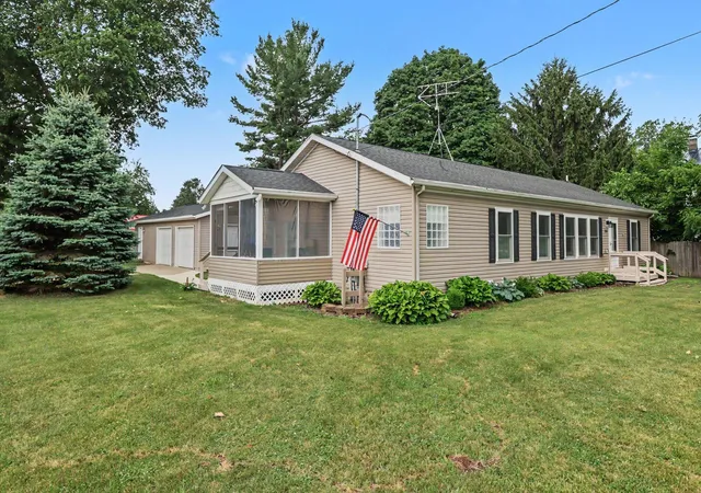 Photo 1 of Single family home for sale at 204 E Holcomb St, Athens, MI 49011 | MLS# 66026034342 | Listing updated on 2026-09-21