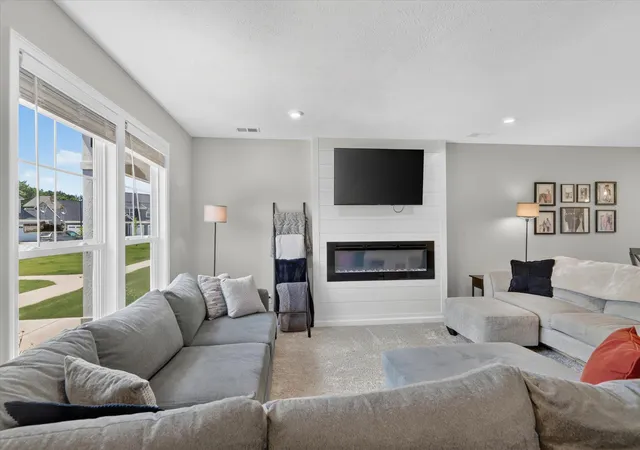 Listing Photo 5 - Condo for sale in building located at 1162 Stagecoach Dr SE, Byron Center, MI 49315