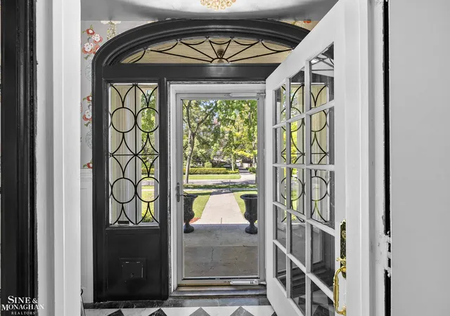 Photo 4 of Single family home for sale at 512 Washington Rd, Grosse Pointe, MI 48230 | MLS# 58050214060 | Listing updated on 2026-07-08