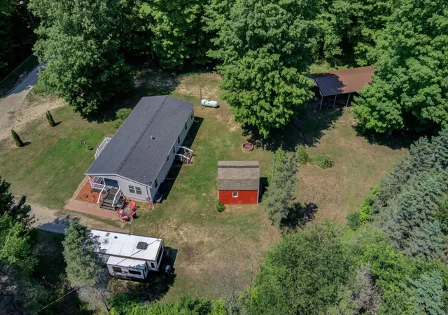 5th image of 223 Pinecrest Ln, Beulah, MI 49617 | MLS# 78080070787