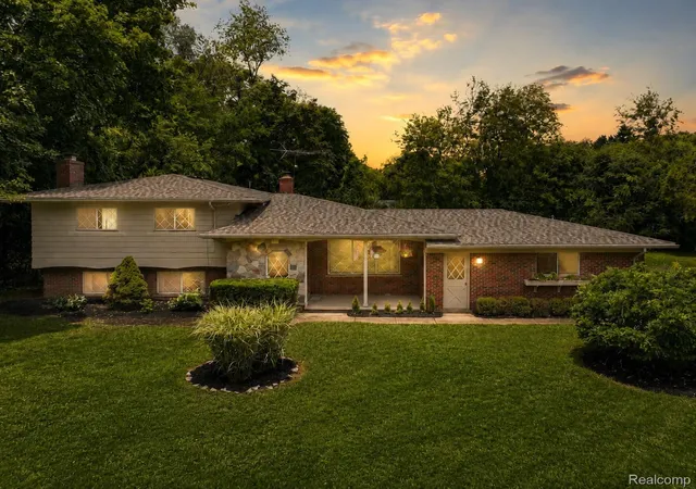 Photo 1 of Single family home for sale at 6970 Wing Lake Rd, Bloomfield Hills, MI 48301 | MLS# 20261051959 | Listing updated on 2026-09-03