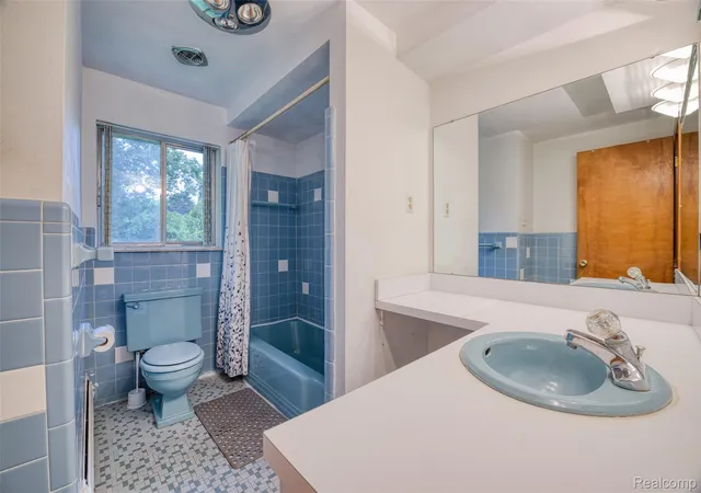 Photo 3 of Single family home for sale at 6970 Wing Lake Rd, Bloomfield Hills, MI 48301 | MLS# 20261051959 | Listing updated on 2026-09-03