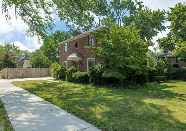 4th image of 675 Fisher Rd, Grosse Pointe, MI 48230 | MLS# 58050214065