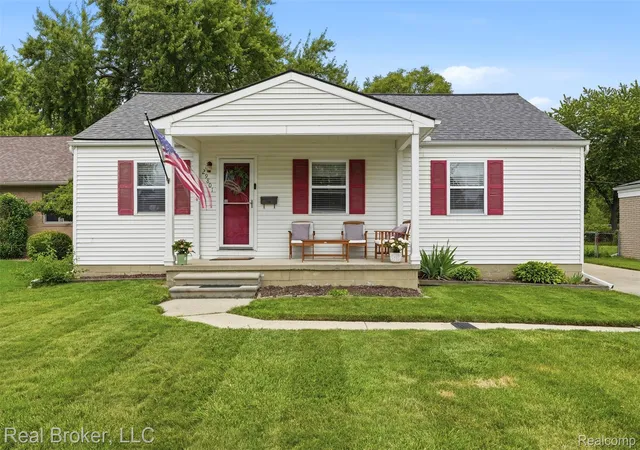 Photo 1 of Sale Pending at 29801 Gloria St, Saint Clair Shores, MI 48082 | MLS# 20261051965 | Listing updated on 2026-07-25