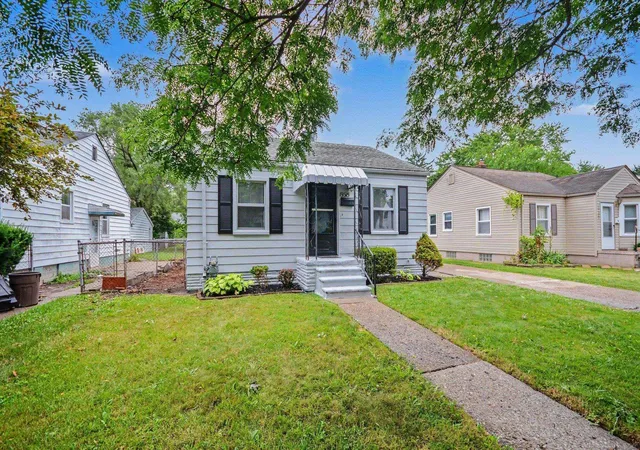 4th image of 19315 Kingsville St, Harper Woods, MI 48225 | MLS# 58050214066