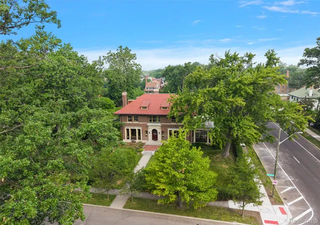 Photo 2 of Mansion for sale at 610 W Boston Blvd, Detroit, MI 48202 | MLS# 20261051971 | Listing updated on 2026-09-14