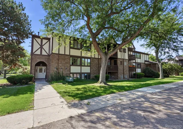 Photo 2 of Condo for sale at 6160 Innkeepers Ct #69, East Lansing, MI 48823 | MLS# 20261051976 | Listing updated on 2026-09-01