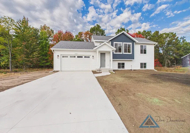Photo 1 of Single family home for sale at 2728 Willowstone Dr, Muskegon, MI 49442 | MLS# 65026034406 | Listing updated on 2026-10-27