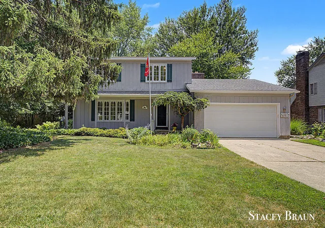 Photo 1 of Sale Pending at 2136 Rolling Hills Dr Se, Grand Rapids, MI 49546 | MLS# 65026034425 | Listing updated on 2026-08-31