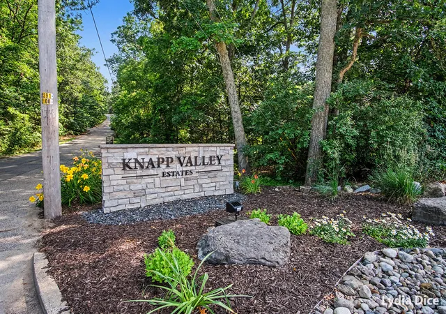 Photo 2 of Single family home for sale at 4282 Knapp Valley Ct Ne, Grand Rapids, MI 49525 | MLS# 65026034424 | Listing updated on 2026-09-17