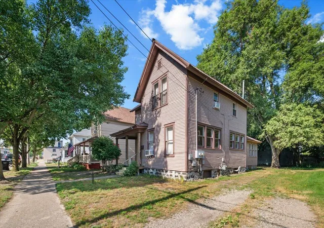 Listing Photo 2 - Condo for sale in building located at 50 S Union St NW, Sparta, MI 49345