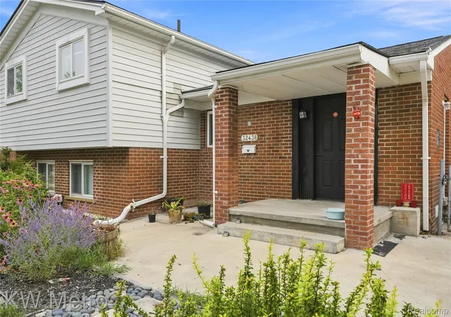 Photo 3 of Single family home for sale at 32438 Washington St, Livonia, MI 48150 | MLS# 20261052036 | Listing updated on 2026-09-08