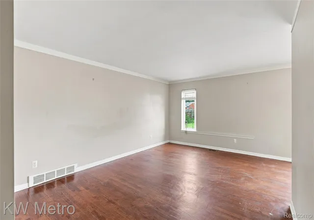 Photo 4 of Single family home for sale at 32438 Washington St, Livonia, MI 48150 | MLS# 20261052036 | Listing updated on 2026-09-08
