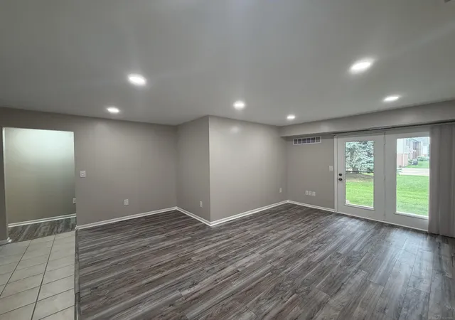 Listing Photo 4 - Condo for sale in building located at 44411 Sunnyside Dr, Sterling Heights, MI 48313