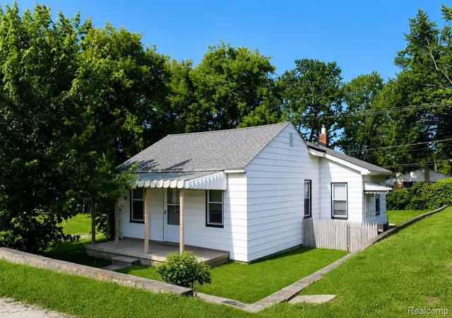 Photo 1 of Single family home for sale at 8411 N Middlebelt Rd, Westland, MI 48185 | MLS# 20261052060 | Listing updated on 2026-09-10