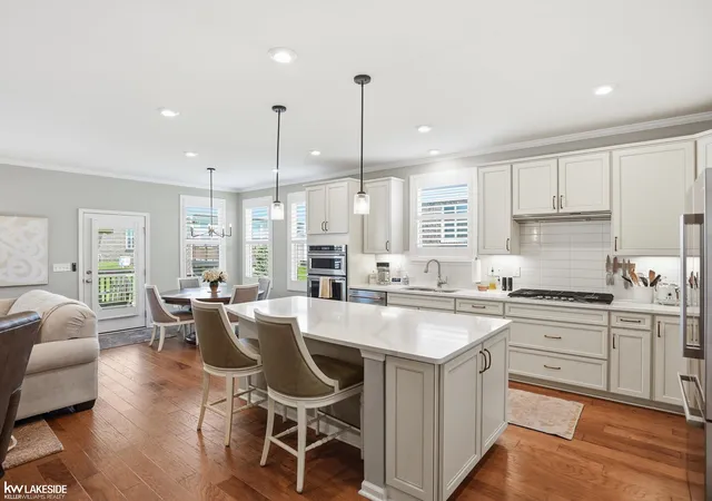 Listing Photo 4 - Condo for sale in building located at 40617 Tulip Trce, Clinton Township, MI 48036
