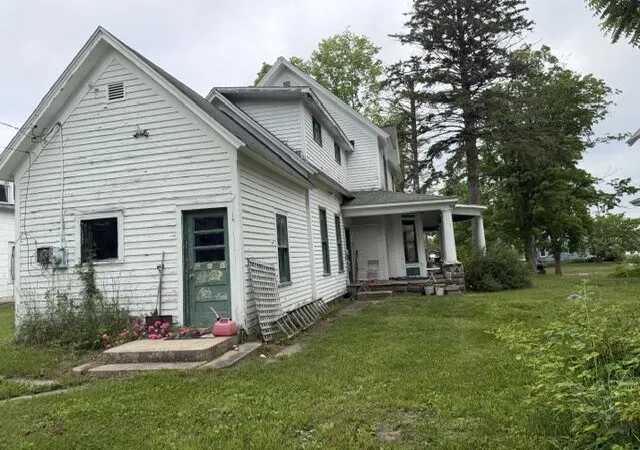 3rd image of 423 W Upton Ave, Reed City, MI 49677 | MLS# 72026034478