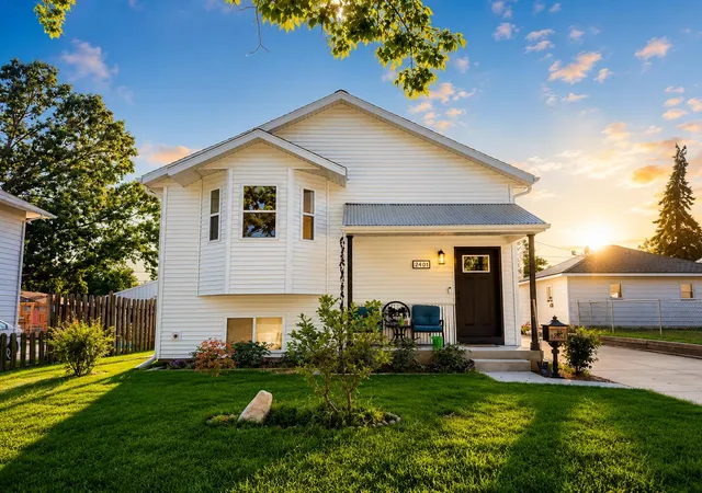 1st image of 2401 Lamar Ave Sw, Wyoming, MI 49519 | MLS# 65026034488
