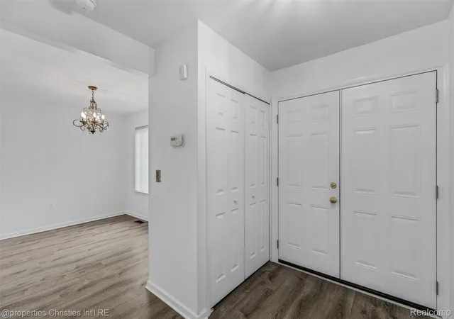 3rd image of 1833 Torquay Ave, Royal Oak, MI 48073