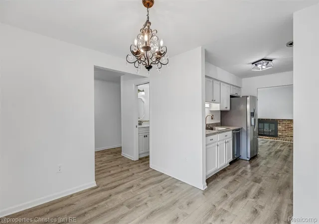 4th image of 1833 Torquay Ave, Royal Oak, MI 48073