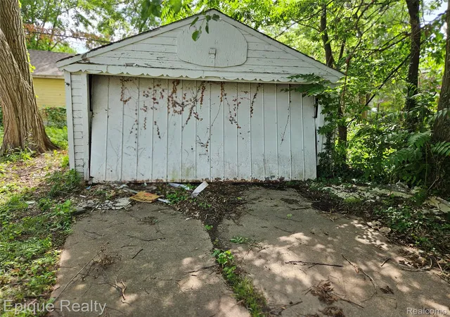 Photo 3 of Multi family home for sale at 4645 Chatsworth St, Detroit, MI 48224 | MLS# 20261052118 | Listing updated on 2026-09-10
