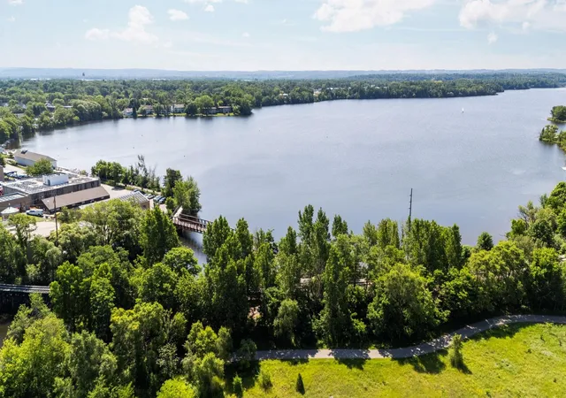 42nd image of 545 Riverine Dr, Traverse City, MI 49684 | MLS# 78080070807