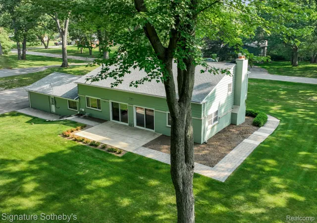 2nd image of 2593 S Christian Hills Dr, Rochester Hills, MI 48309 | MLS# 20261052127