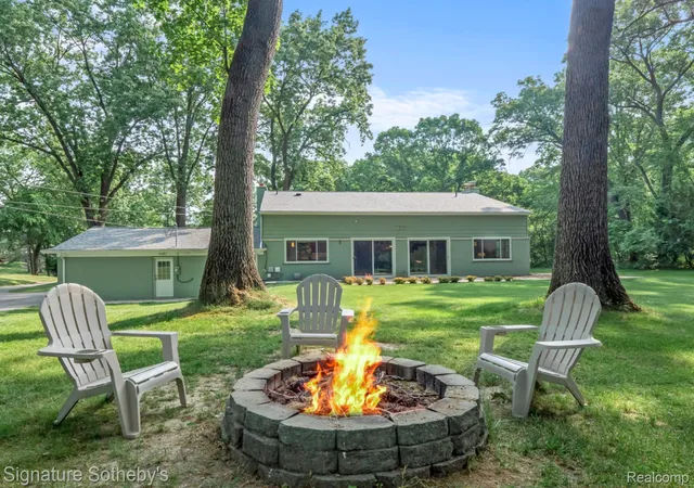 3rd image of 2593 S Christian Hills Dr, Rochester Hills, MI 48309 | MLS# 20261052127