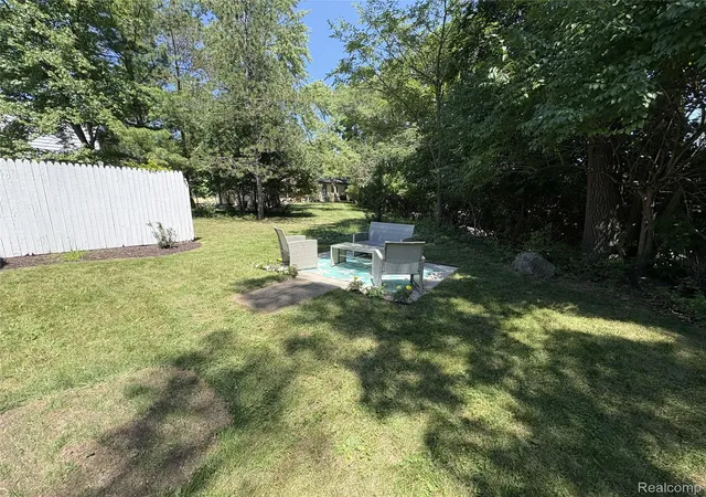 16th image of 185 Fraser St, Rochester, MI 48307 | MLS# 20261052130
