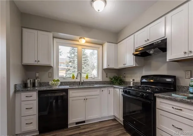 4th image of 185 Fraser St, Rochester, MI 48307 | MLS# 20261052130