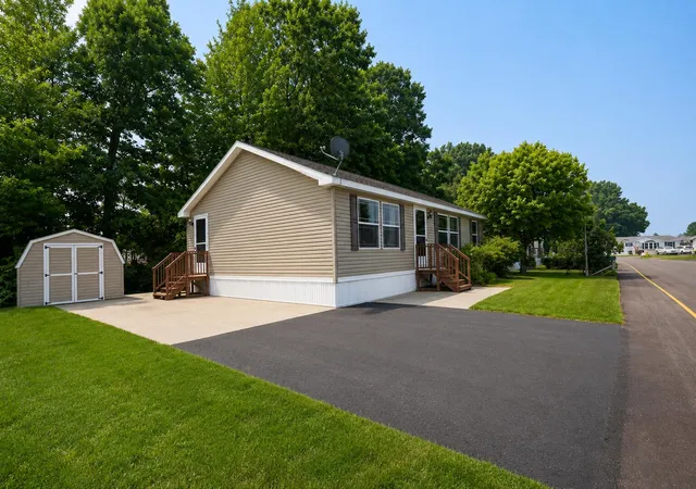2nd image of 530 E Rainbow Rd, Newaygo, MI 49337 | MLS# 65026034518