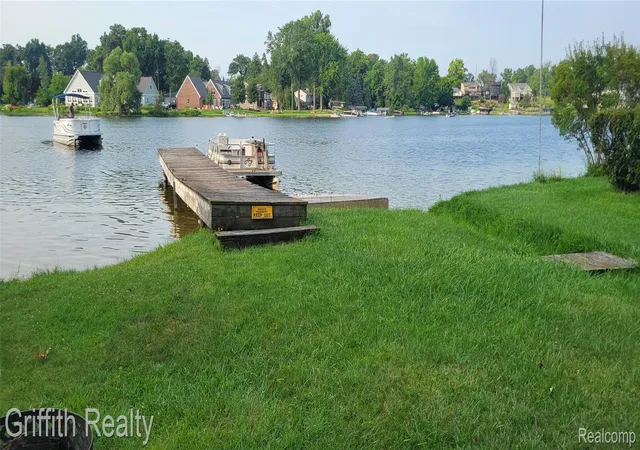 4th image of 1382 Elmhurst Dr, Howell, MI 48843 | MLS# 20261052147
