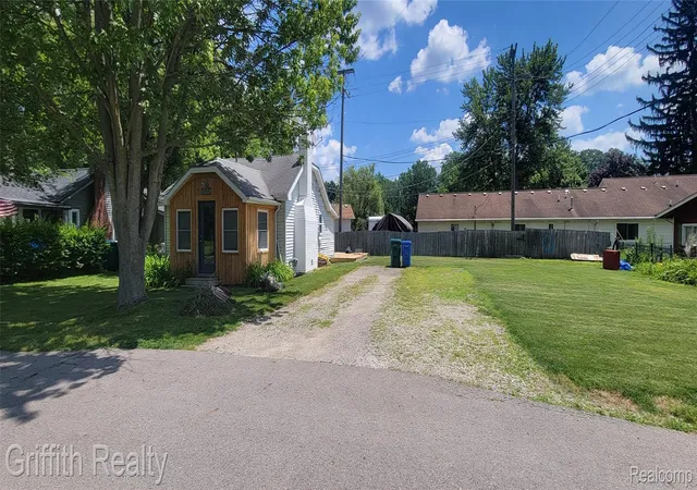 5th image of 1382 Elmhurst Dr, Howell, MI 48843 | MLS# 20261052147